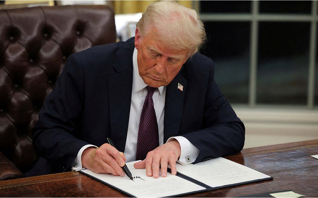 Trump advierte sobre aranceles del 10% a países que apoyen a los BRICS